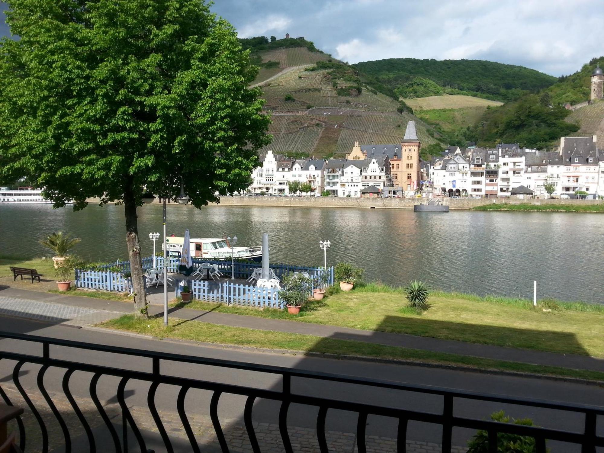 "Ferienhaus An Der Mosel" Целль-ан-дер-Мозель Номер фото